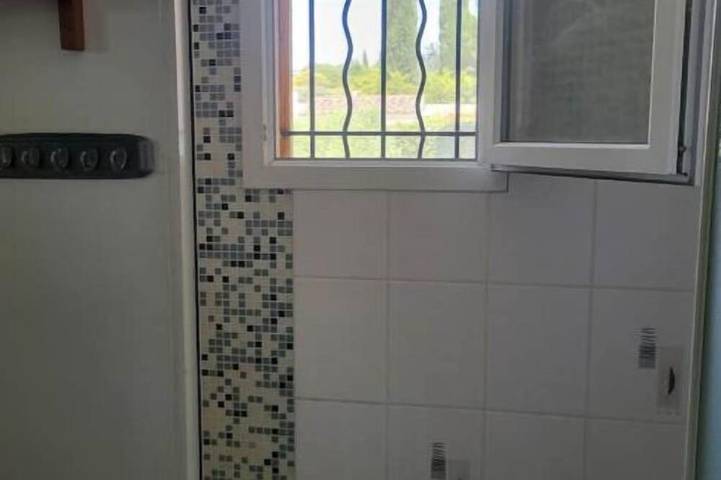 Apartamento entero, Quiet, detached gîte. in Lauris, Parque natural regional del Luberon