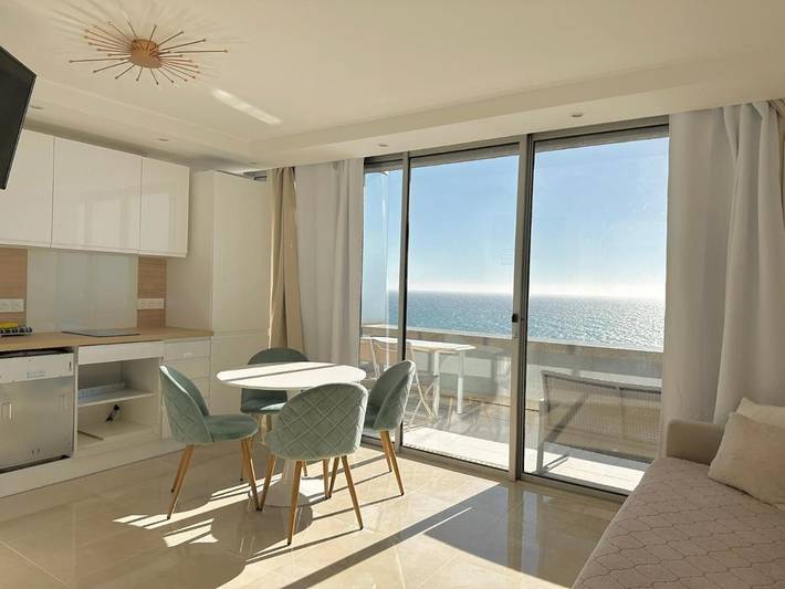 Appart’hôtel pour 6 personnes, avec Balcon et Terrasse ainsi que Jardin et Piscine