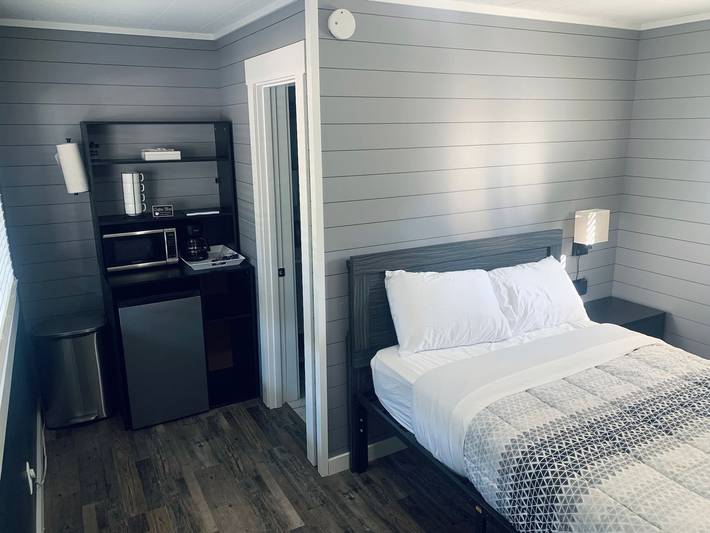 Vacation rental for 2 people, with yard and balcony, kid friendly in Lake Huron