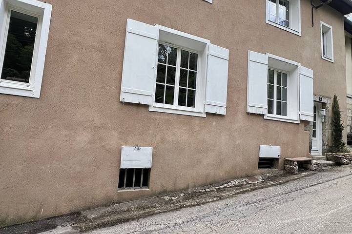 Ganze Wohnung, New apartment - 55m2 - \"Nid d'argile\" 700m from the spa in Salins-les-Bains, Französischer Jura