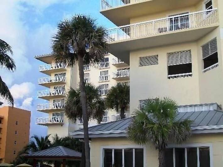 Beach rental for 6 people, with pool and hot tub as well as balcony in Pompano Beach