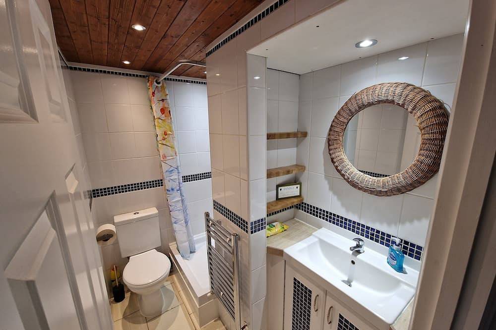 Comfy Ensuite Room in Sunny Sussex in Crawley, West Sussex