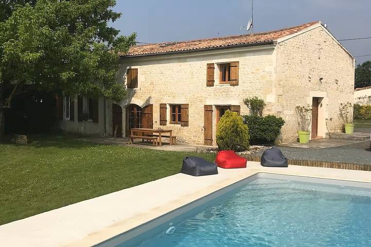 Location de vacances pour 12 personnes à Mosnac