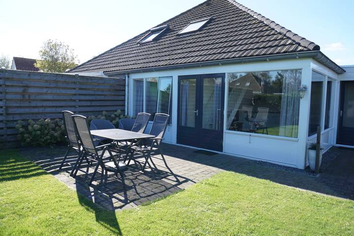 Ferienhaus für 4 Personen, mit Balkon/Terrasse und Terrasse sowie Garten in den Niederlande