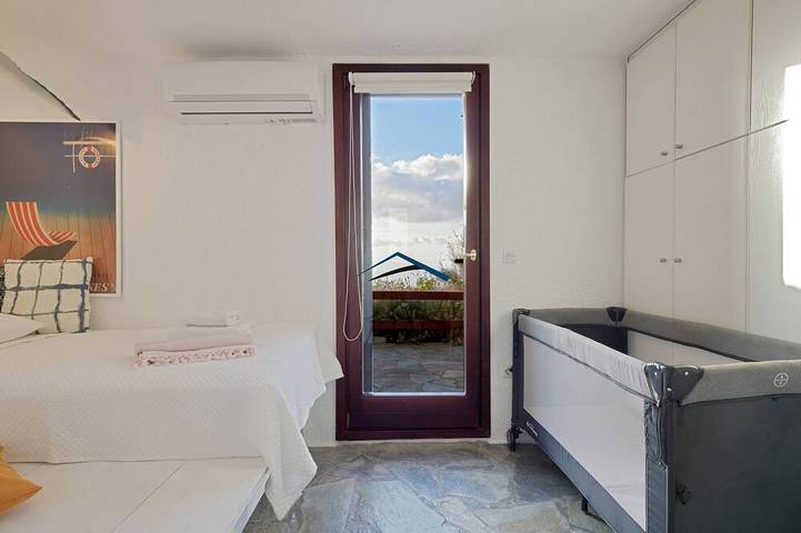 Sonniges Haus mit einem herrlichen Blick aufs Meer und einem Swimmingpool in Kea