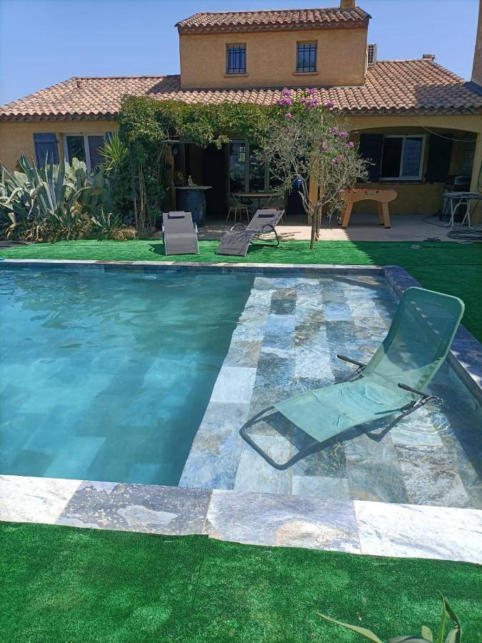 Location de vacances pour 8 personnes, avec piscine ainsi que jacuzzi et terrasse, animaux acceptés à Le Pouget - 2