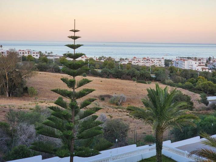 Apartamento de vacaciones para 6 personas, con vistas además de jardín y piscina, Familias con niños - 1