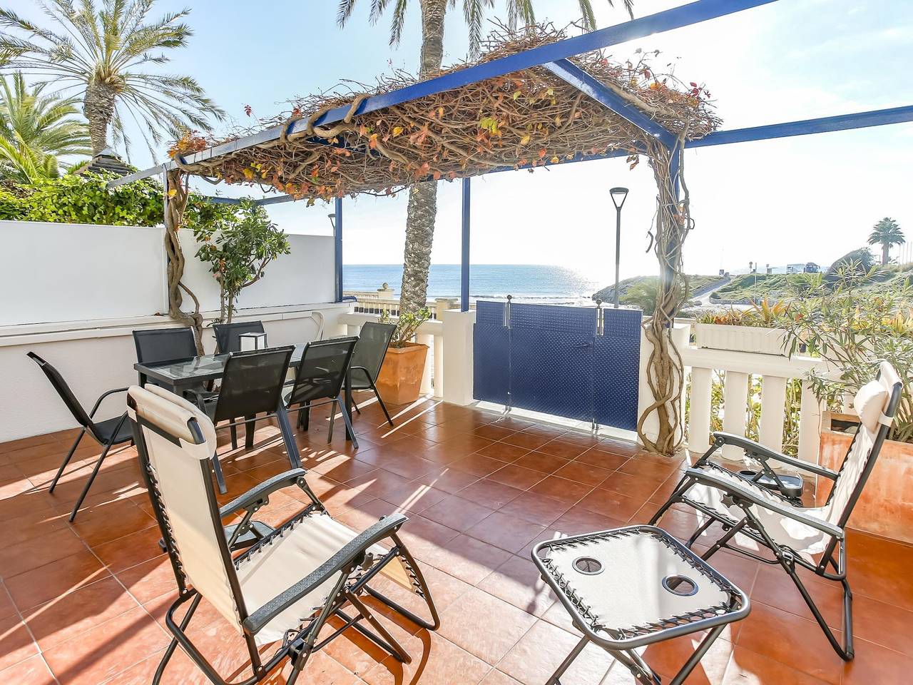 Entire holiday apartment, Guess residential, ground floor facing the sea in Sitges, Garraf