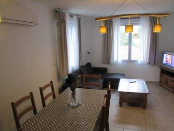 Gîte pour 4 personnes, avec terrasse, animaux acceptés dans Calanque De Port Pin Cassis