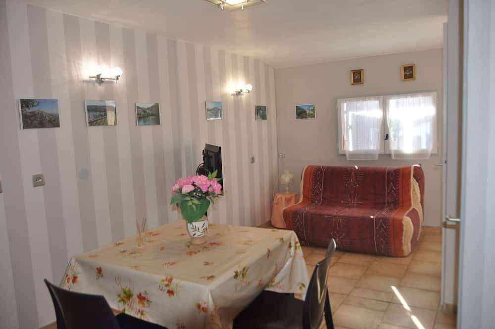 Lodging in the heart of the Luberon, in the countryside in Gargas, Regionaler Naturpark Luberon