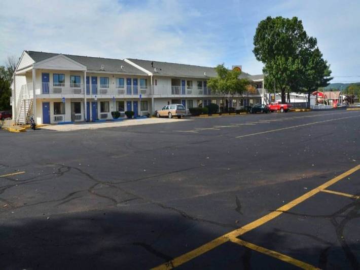 Apartamento entero, Acogedora habitación con 2 camas matrimoniales | Microondas in Connecticut