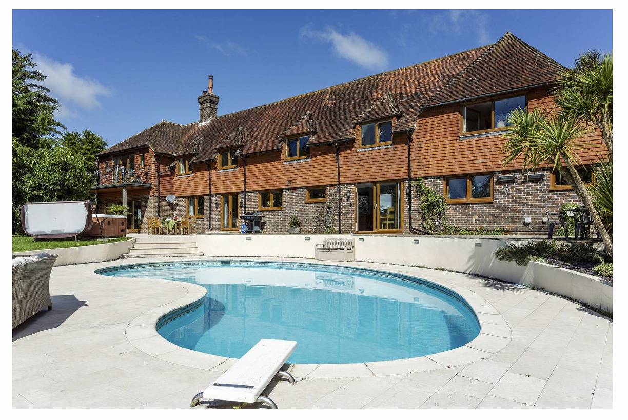 Sleeps10/18-Parking-Garden-Pool-Hottub-Balcony in East Dean and Friston, East Sussex