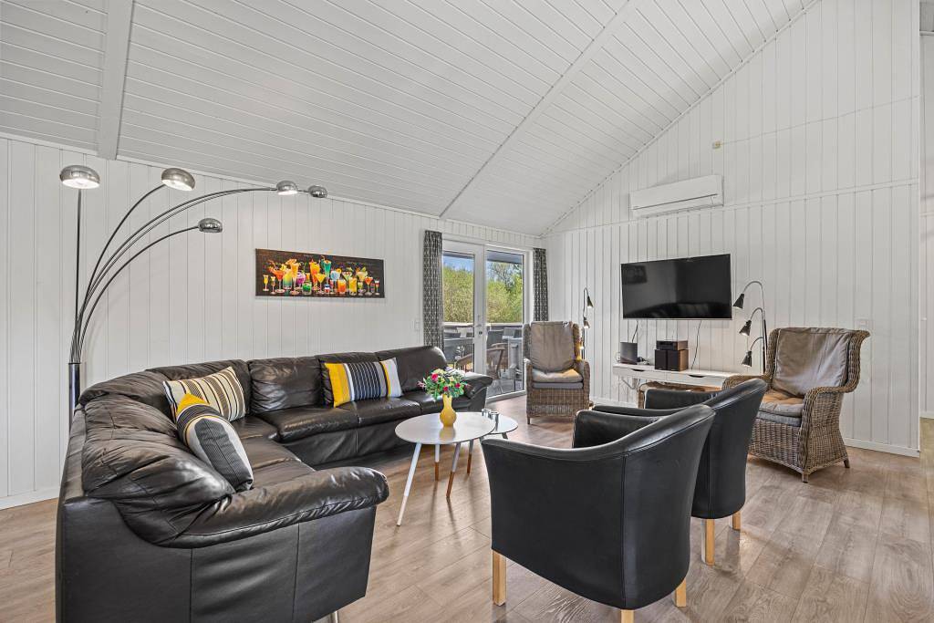 Typisch skandinavisches Poolhaus mit Platz für 14 Personen in Sønderho, Wadden Sea National Park