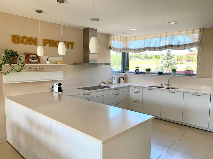 Location de vacances pour 8 personnes, avec jardin ainsi que vue et piscine à Peralada - 4