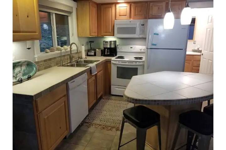 Vacation rental for 4 people, with terrace and yard as well as hot tub, with pets in Pierce County