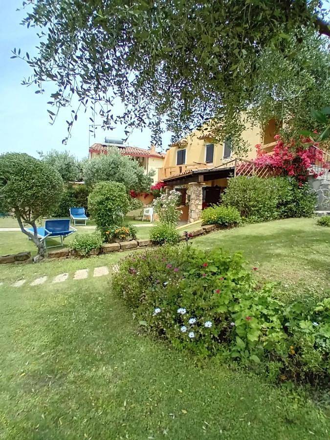 Villa per 6 persone, con Balcone e Terrazza nonché Giardino e Panorama a Chia