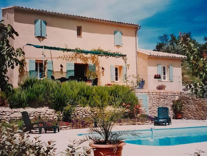 Ferienhaus für 6 Personen, mit Terrasse und Garten sowie Pool
