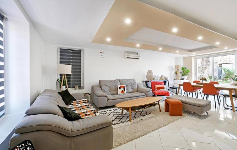 Location de vacances pour 8 personnes, avec piscine à Codolet