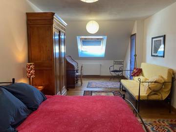 Chambre d’hôte pour 2 personnes, avec vue et jardin à Loué