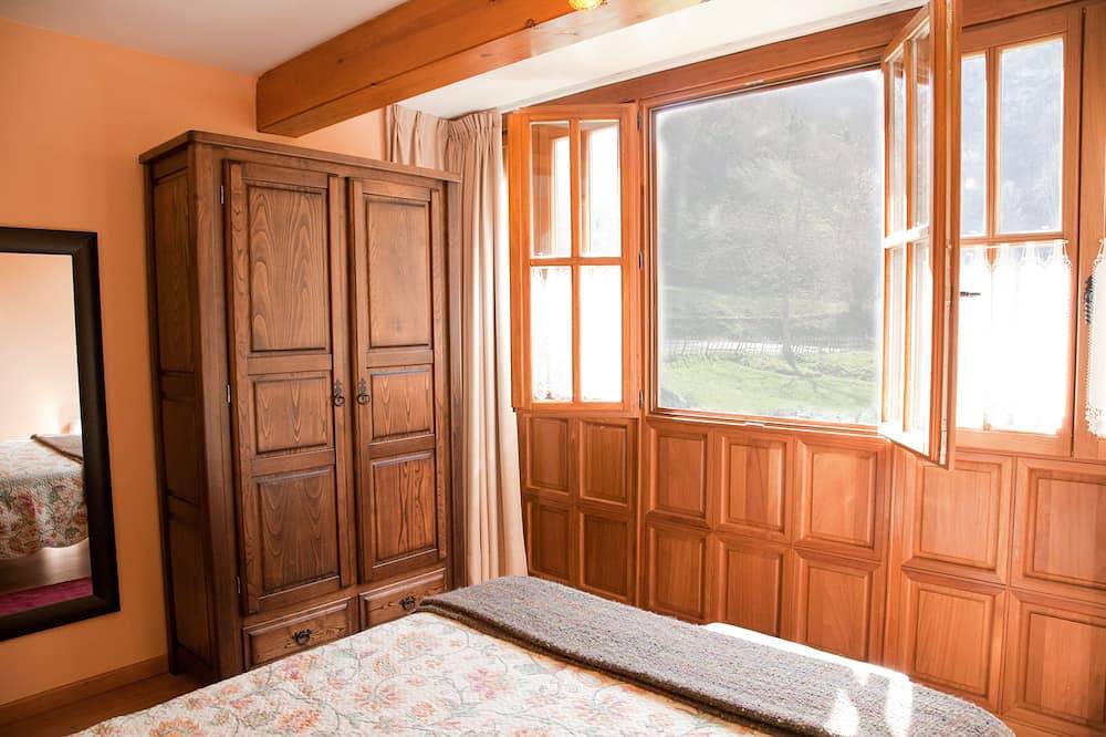 Apartamento entero, Apartamentos Valdecarzana . Braña el Revellón senda del oso in Teverga, Cordillera Cantábrica