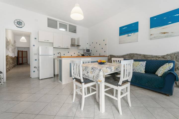 Vacation Home in the Heart of the Village with Private Terrace, Wi-Fi, and Air Conditioning in Calasetta, Sant'Antioco