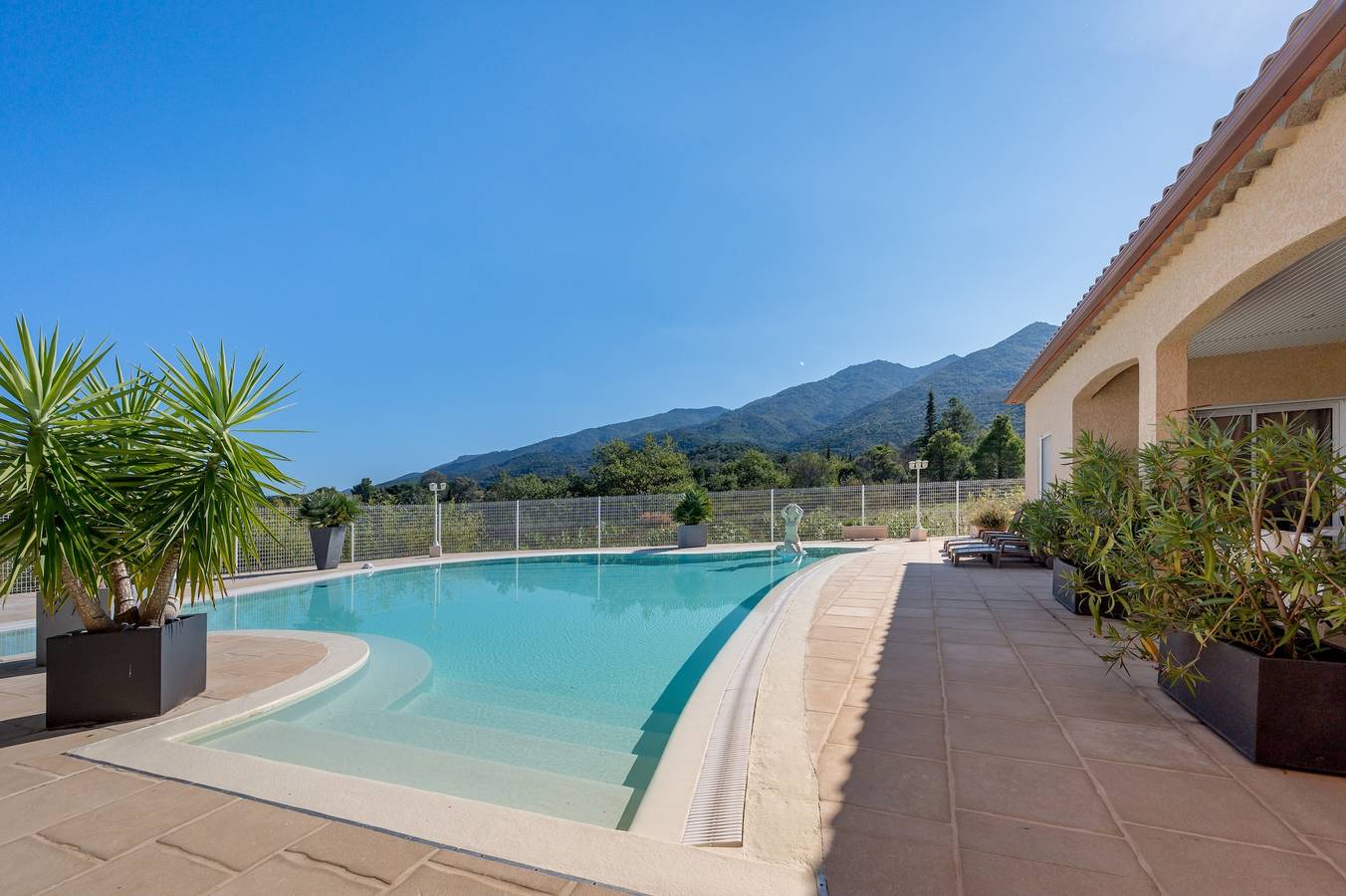 Holiday Home 'Maison Entre Mer Et Montagnes' with Mountain View, Private Pool and Wi-Fi in Montesquieu-des-Albères, Mediterranean Coast (France)