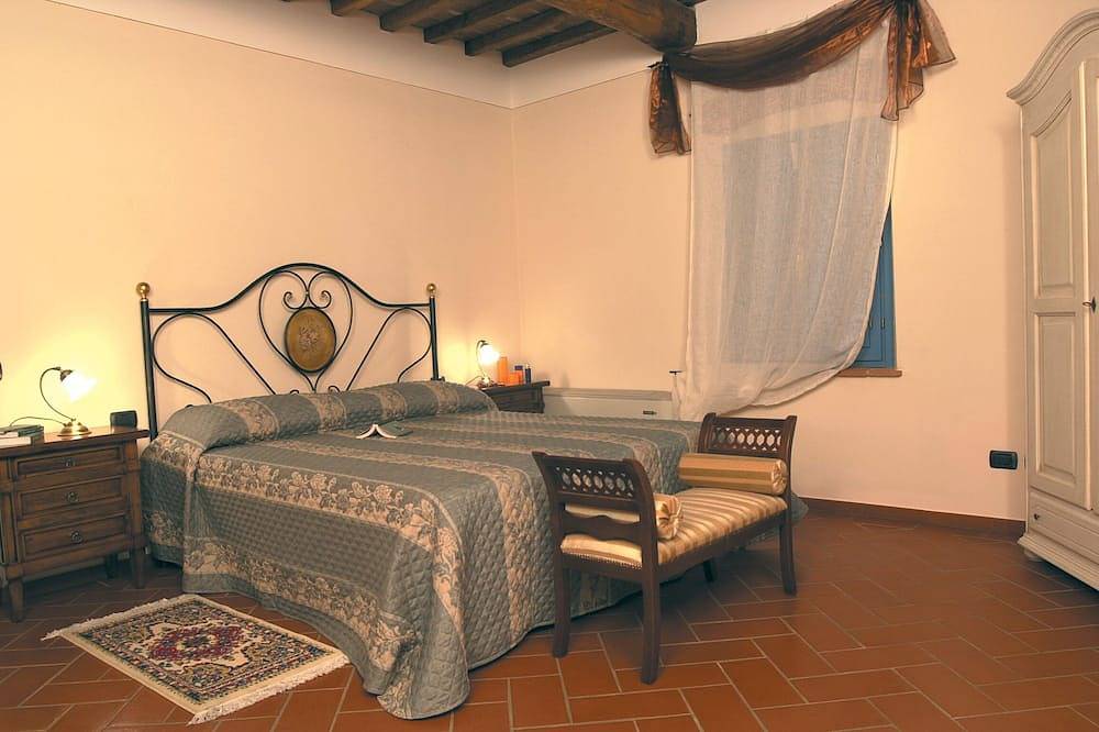 Medieval stone villa 17 bedrooms with pool in Vinci -Florence tophill position in Vinci, Firenze province