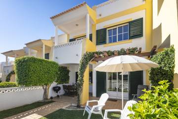 Ferienhaus für 4 Personen, mit Meerblick und Garten sowie Pool in Lagoa