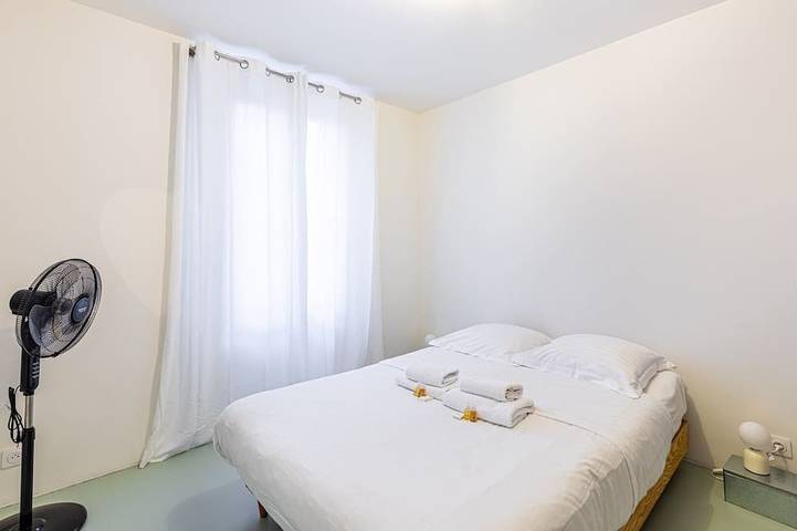 GuestReady- Unique bright house with garden access in Montreuil, Seine-Saint-Denis