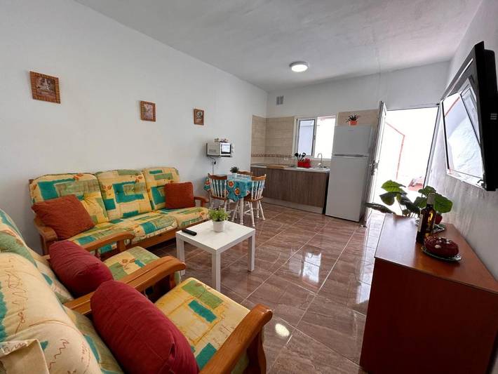 Gîte pour 3 personnes, avec terrasse dans Alojera