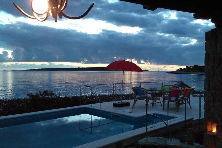 Ferienhaus für 4 Personen, mit Pool und Balkon/Terrasse