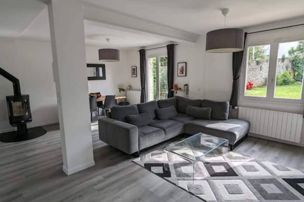 Maison avec Jacuzzi proche de Paris et Versailles in Noisy-le-Roi, Yvelines