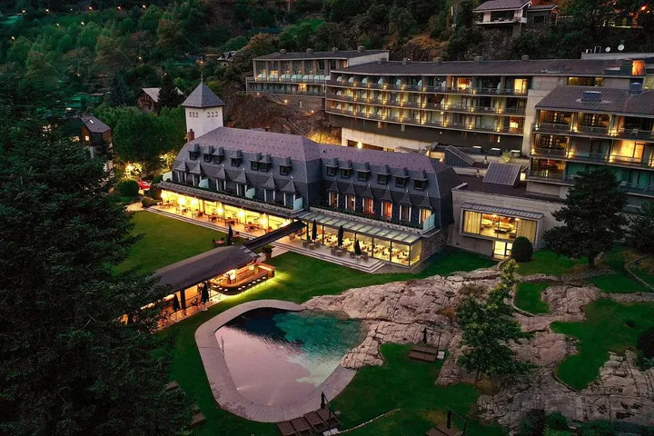 Hotel for 2 people, with pool and garden as well as view and sauna, with pets - 1