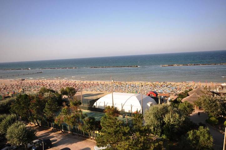 Hôtel pour 2 personnes, avec bassin pour enfant et vue ainsi que jardin et piscine, animaux acceptés à Lido Adriano - 3