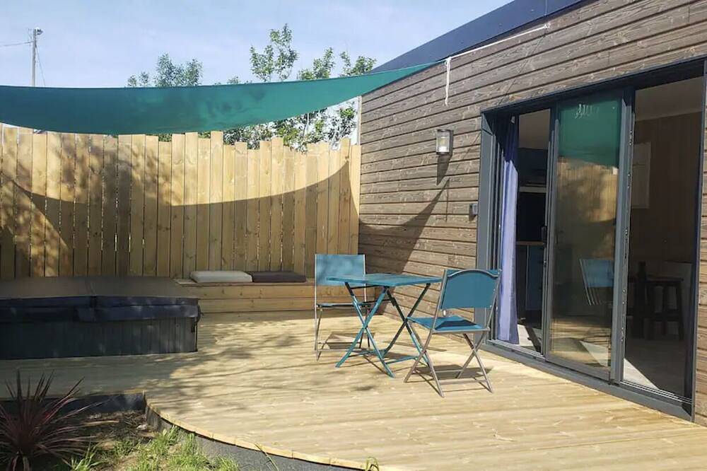 Entire apartment, Garden studio with private Jacuzzi all year round! in Hennebont, Côte des Mégalithes