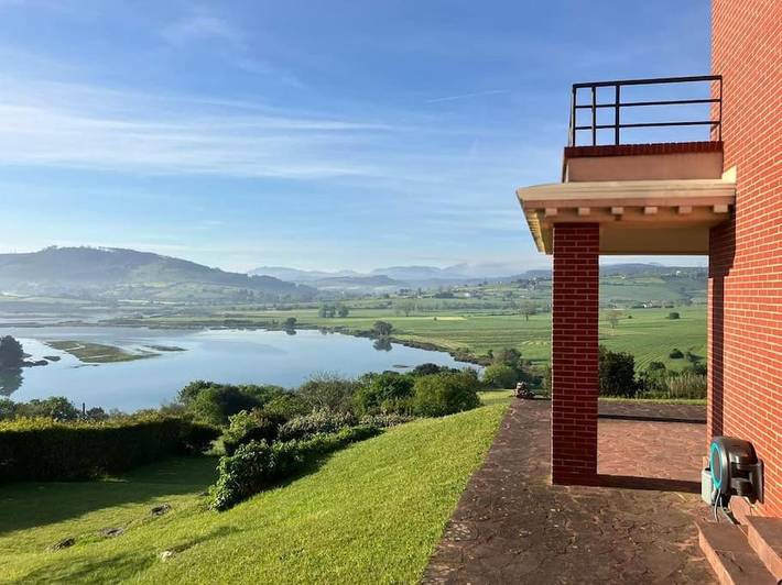 Casa rural para 7 personas, con vistas al lago y vistas además de piscina y jardín en Bareyo - 2