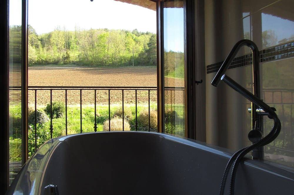 Chambres d'hôtes Tilleul à \"La Boriette\" au calme pour les amoureux de la nature in Castelnau-de-Montmiral, Région d'Albi