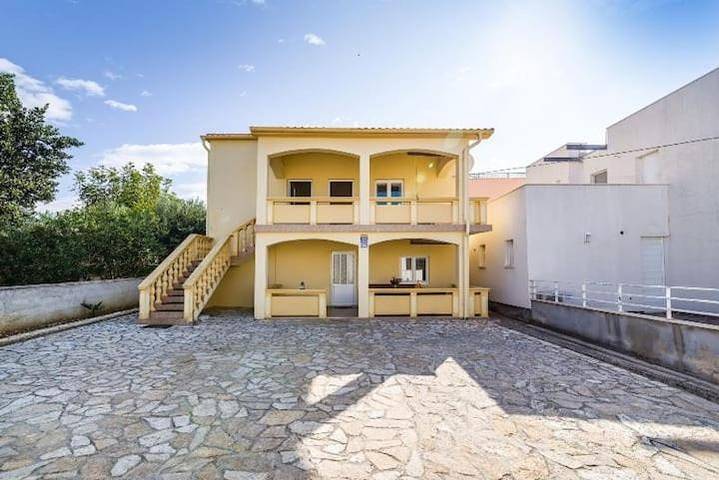 Ferienwohnung für 6 Personen, mit Balkon und Terrasse sowie Ausblick