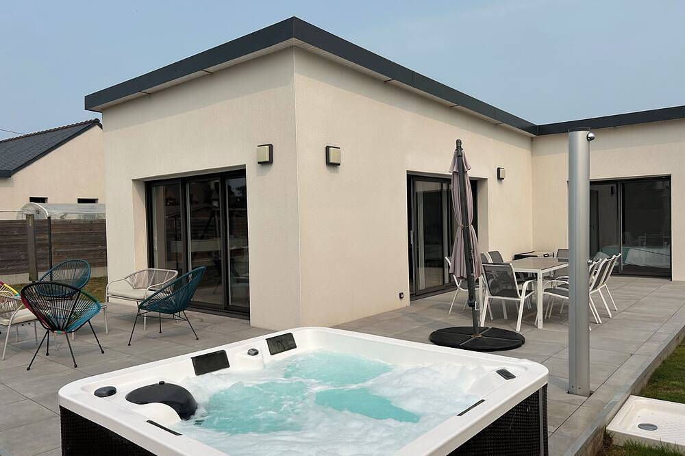 La Maison du Ribin 150m from the sea - Jacuzzi in Ploudalmézeau, Brest region