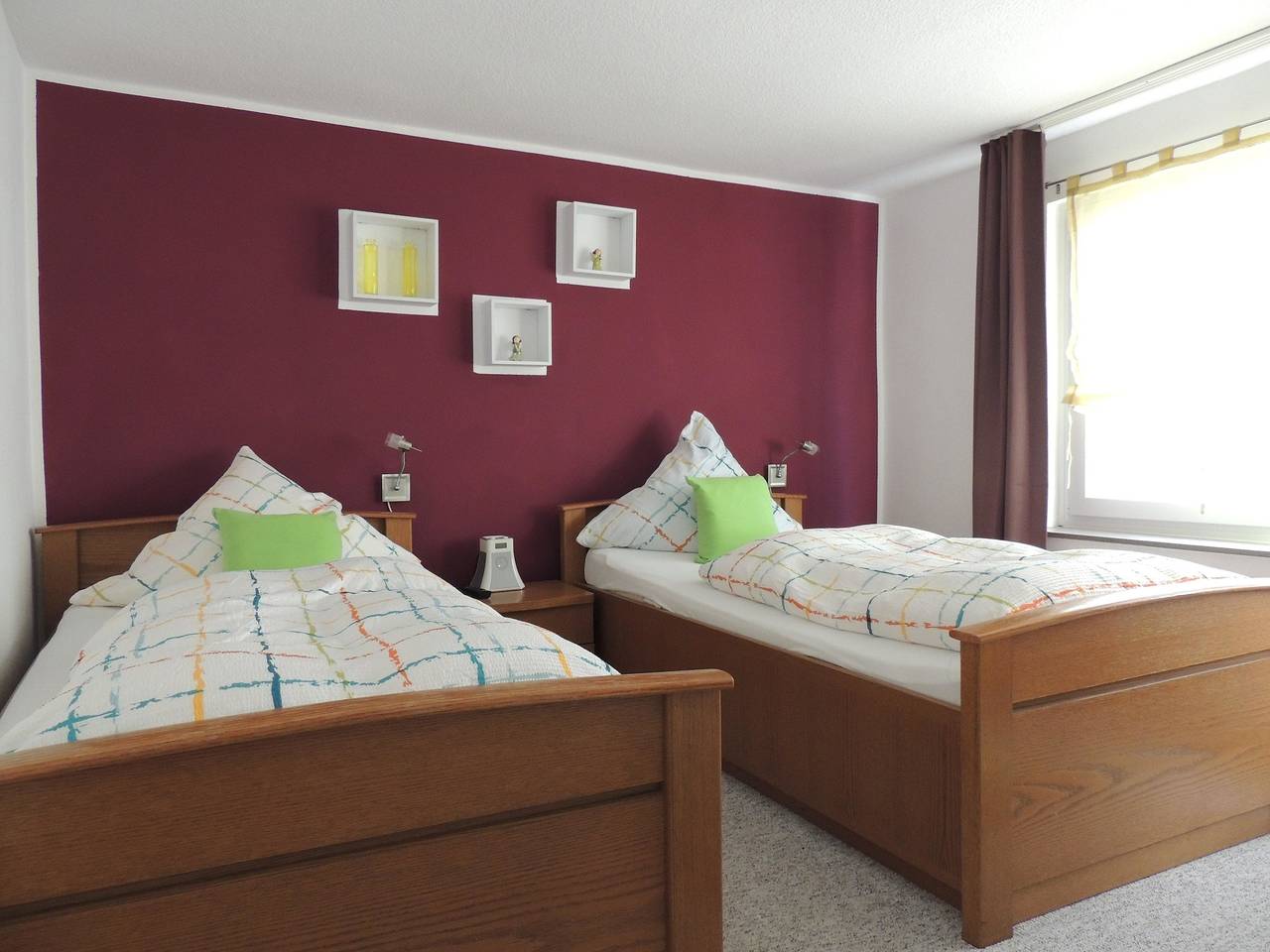 Pension Neuenrade - 3_Doppelzimmer mit Zustellbett Nr. 3, mit Wc und Dusche in Neuenrade, Märkischer Kreis