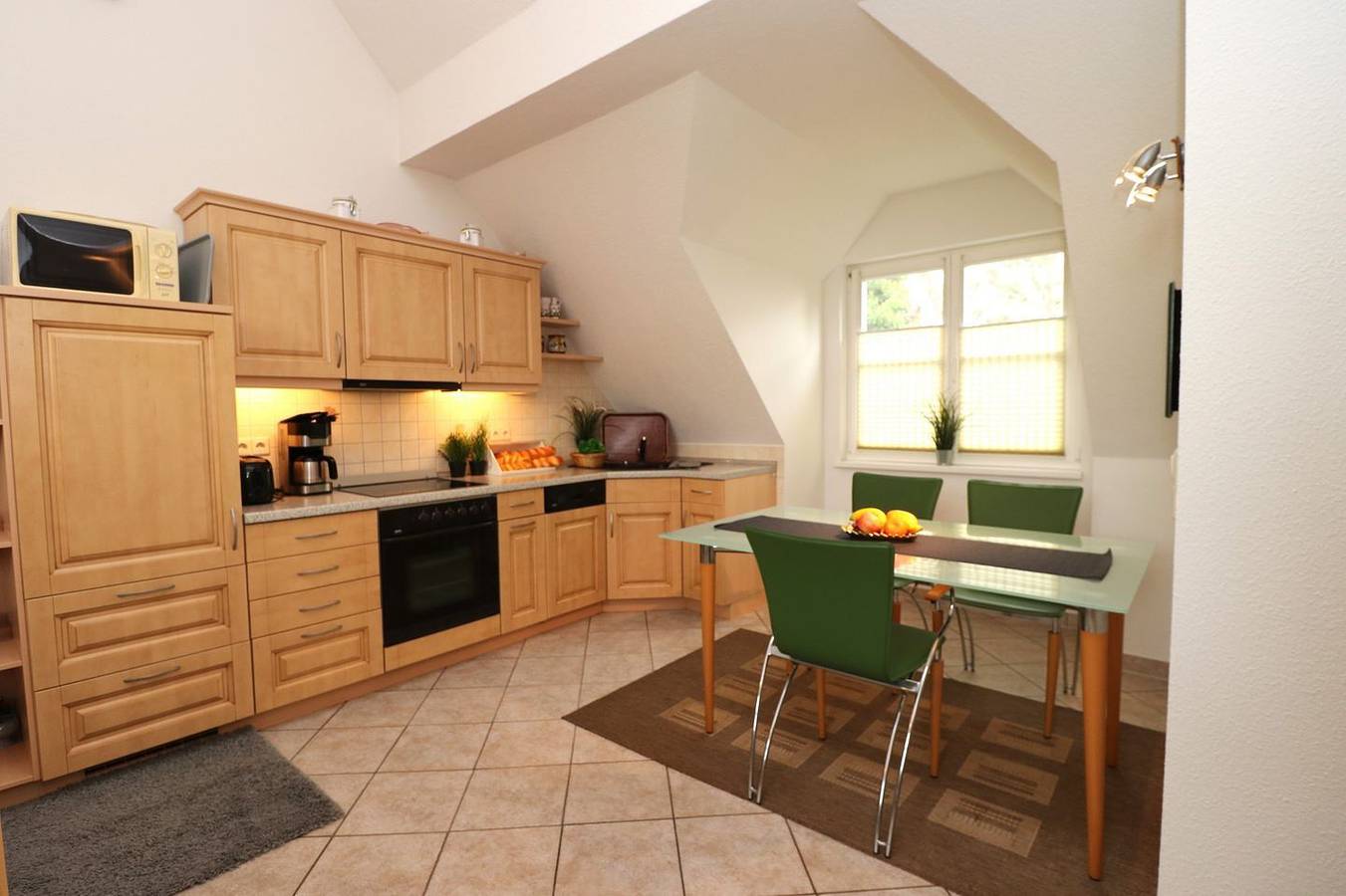 Ganze Wohnung, Ferienwohnung mit Balkon und eingeschränktem Ostseeblick direkt hinter dem Deich in Ostseebad Wustrow, Wustrow
