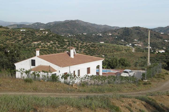 Casa rural para 4 personas, con terraza y jardín en Riogordo
