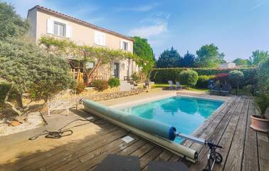 Gîte pour 8 personnes, avec piscine et jardin à Cornillon
