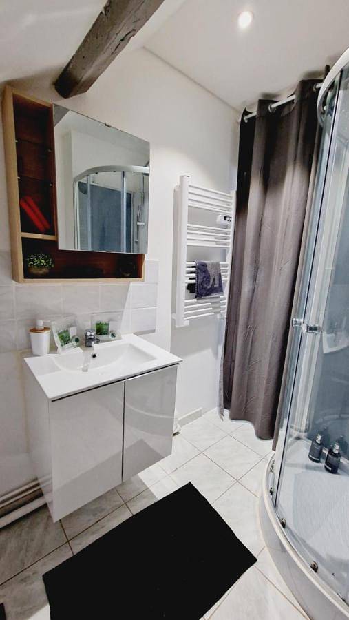 Appartement entier, One-Bedroom Apartment in Louvroil, Avesnes-sur-Helpe
