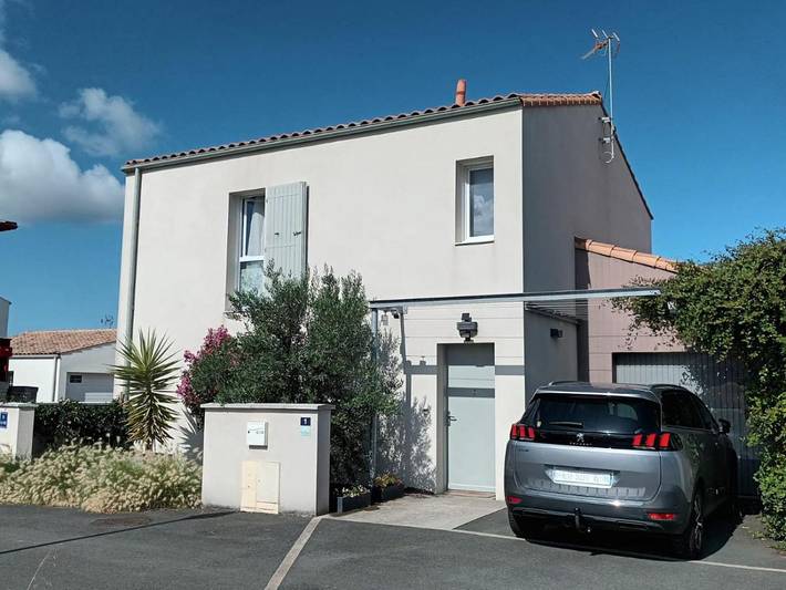 Location de vacances pour 4 personnes, avec jardin à Lagord