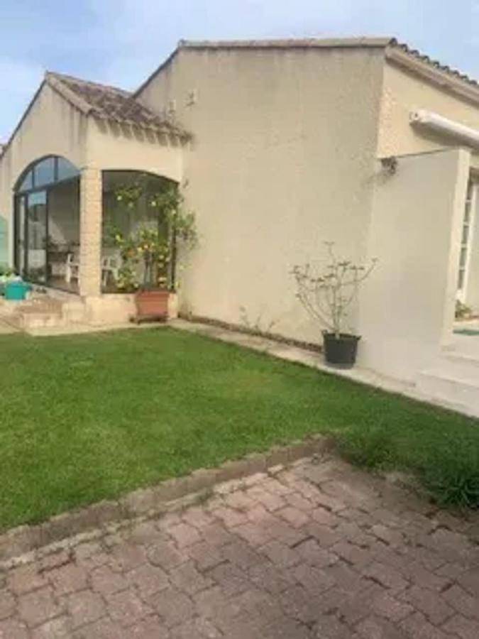 Location de vacances pour 6 personnes, avec piscine ainsi que jardin et terrasse à Milhaud - 3