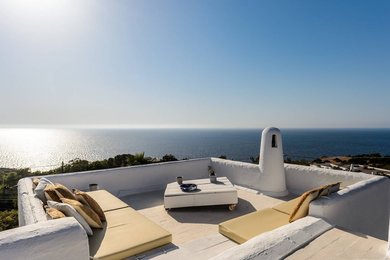 Villa "Sunset View" con Piscina Privata, Terrazze e Ampio Giardino in Cala Saladeta, Sant Antoni de Portmany