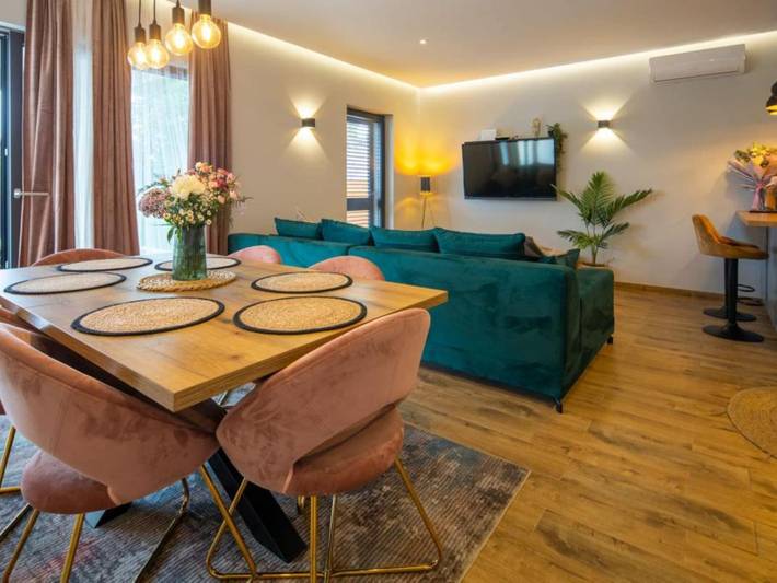Ferienhaus für 8 Personen, mit Terrasse in Biograd na Moru