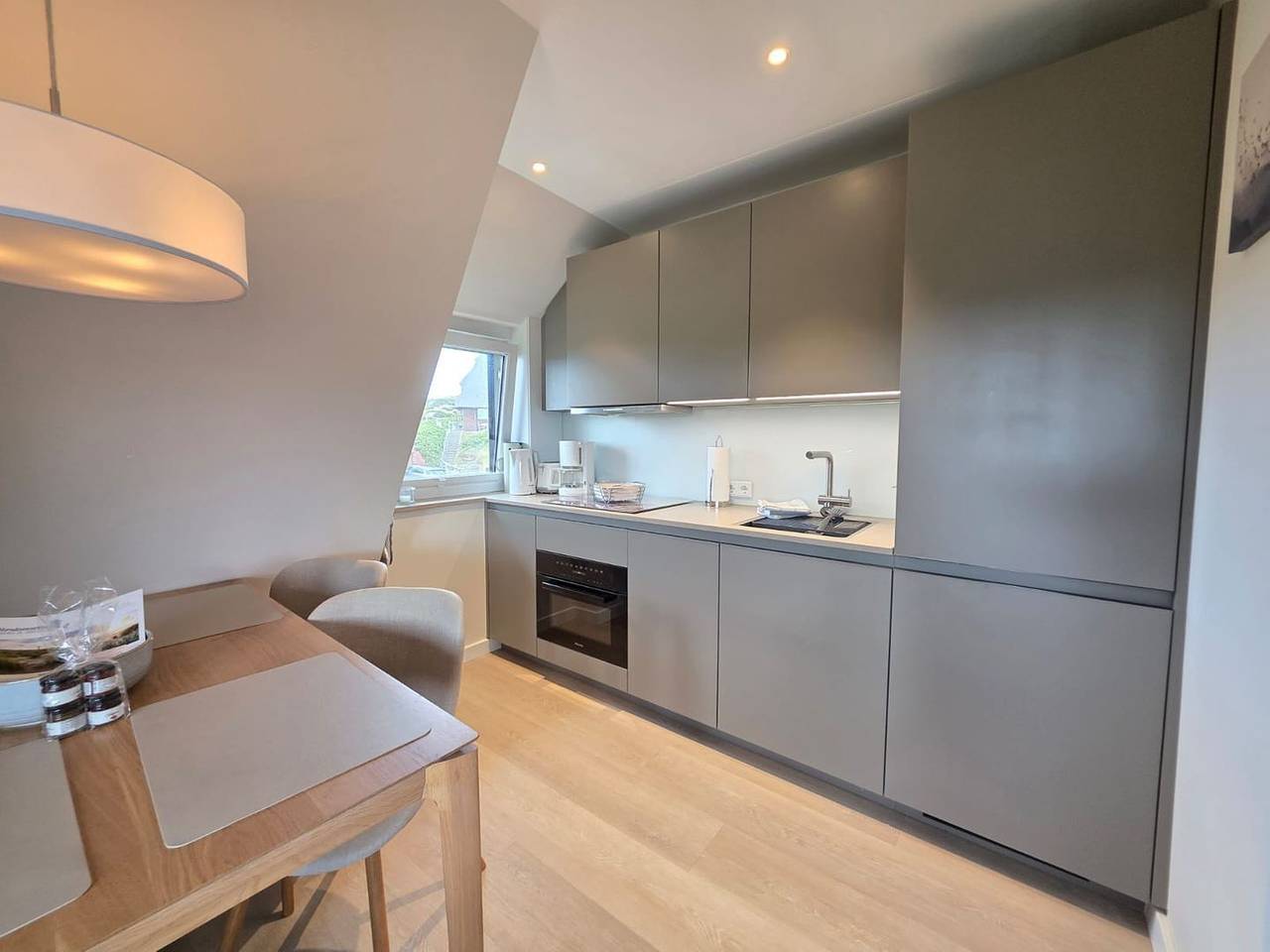Beachside 21 Rantum auf Sylt – Exklusive Ferienwohnung im Reetdachhaus direkt an den Dünen & nur 100 Meter zum Strand, foto 8
