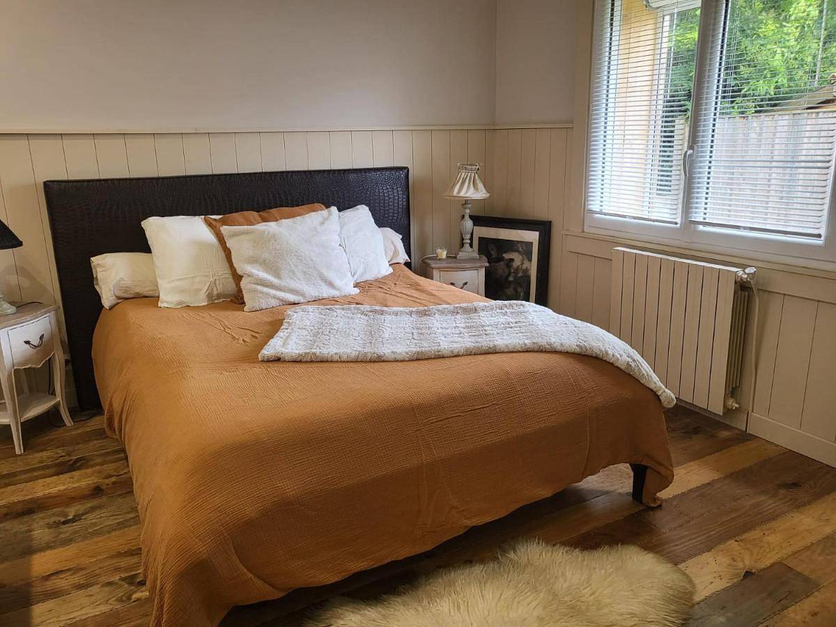 Double Room in Saint-Laurent-de-la-Prée, Région de Rochefort